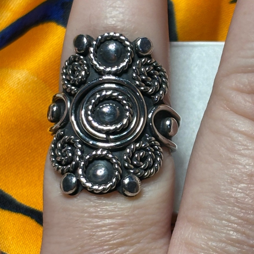 Sterling silver ring. Size 9. - Picture 3 of 6